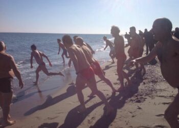 Sesto tuffo di Capodanno 2017 a Ciro’ Marina