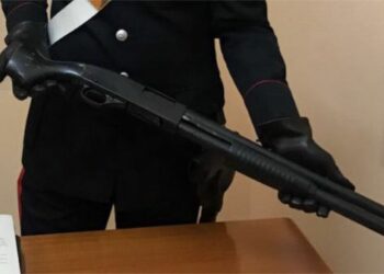Tenta rapina con un fucile all’ufficio postale di Pallagorio, arrestato
