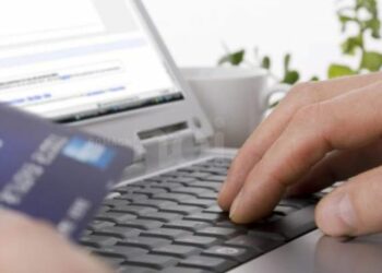 Agente di viaggio denunciato per utilizzo fraudolento di carte di credito