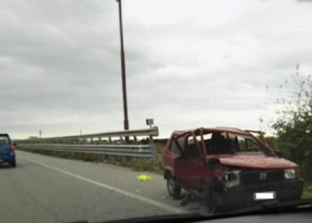 Incidente sulla SS106, Agente fuori servizio salva automobilista