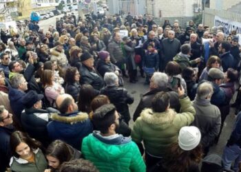 Aeroporto Crotone, alla manifestazione scarsa partecipazione amministratori