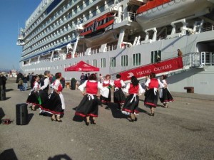 Con l'arrivo della Viking Sky, centinaia di turisti hanno invaso Crotone e provincia1