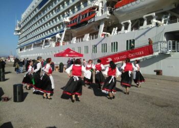 Con l’arrivo della Viking Sky, centinaia di turisti hanno invaso Crotone e provincia