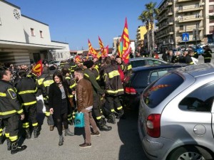I Vigili del Fuoco ieri hanno bloccato i traghetti a Villa San Giovanni1