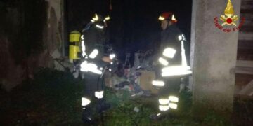 Incendio nel centro storico di Catanzaro: esplosa una bombola, ferita un’anziana