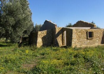 Isola Capo Rizzuto: Sequestrati due fabbricati abusivi, denunciato proprietario