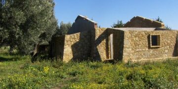 Isola Capo Rizzuto: Sequestrati due fabbricati abusivi, denunciato proprietario