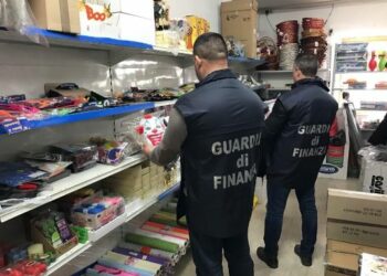 Maxi sequestro di oltre due milioni e mezzo di maschere di carnevale e giocattoli