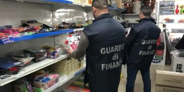 Maxi sequestro di oltre due milioni e mezzo di maschere di carnevale e giocattoli