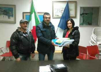 Crucoli, Tutti per Crucoli dona due defibrillatori alla cittadinanza