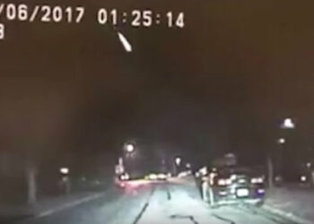 Meteorite caduto sulla terra, ecco la ripresa da un auto della polizia