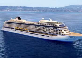 La nave da crociera Viking Sky in arrivo a Crotone