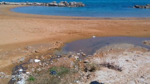 canale nella spaiggia di crotone