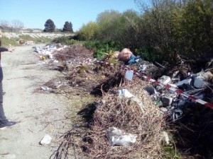 Discarica abusiva nel Fiume Neto, Interviene la Capitaneria di Porto2