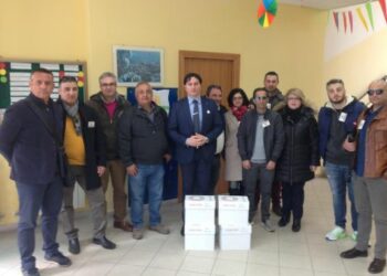 La Fidelitas dona Risme di carta alla scuola elementare Rodari di Corigliano Scalo