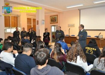 A Scuola con la Guardia di Finanza negli Istituti di Catanzaro e Lamezia Terme