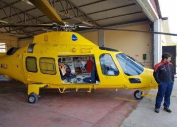 Il presidente Oliverio al sit-in contro la soppressione dell’Elisoccorso a Cirò Marina