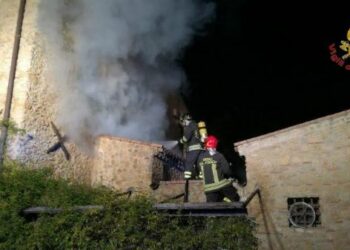 Incendio in un Ristorante di Crotone, in fiamme la cucina