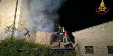 Incendio in un Ristorante di Crotone, in fiamme la cucina