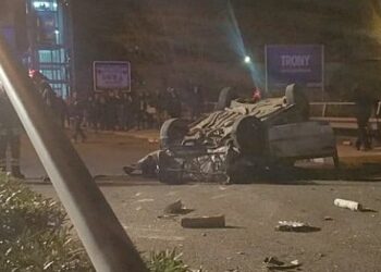 Incidente a Crotone, auto cappottata: giovane 25enne incastrato nelle lamiere