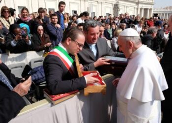 L’Astrolabio di Lilio al Presidente Mattarella, il Sindaco Caruso a Roma con 25 studenti