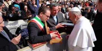 L’Astrolabio di Lilio al Presidente Mattarella, il Sindaco Caruso a Roma con 25 studenti
