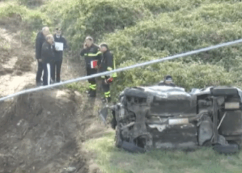 Perde il controllo dell’auto e precipita da un ponte, muore una 49enne