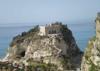 Al via la XIV Edizione del Premio Internazionale di Poesia “Tropea: Onde Mediterranee”