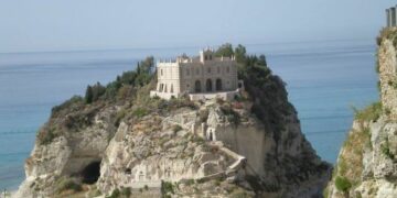 Al via la XIV Edizione del Premio Internazionale di Poesia “Tropea: Onde Mediterranee”