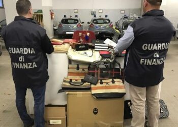 Sequestrati migliaia di capi contraffatti, banconote false e sostanze stupefacenti, 20 denunciati