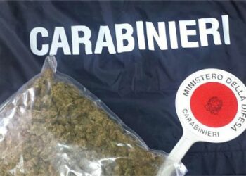 Tenta di fuggire con mezzo chilo di droga, fermato dai Carabinieri al quartiere Gesù