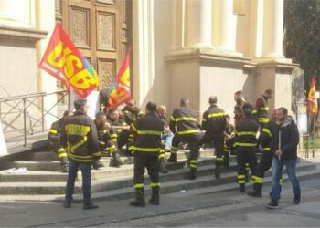 Usb: Protesta dei Vigili del Fuoco precari di tutta la Calabria