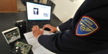 Video e foto pedopornografici nel computer, trentenne arrestato dalla Polizia