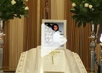 Tantissima gente ad accogliere la salma di Antonella Lettieri di Cirò Marina