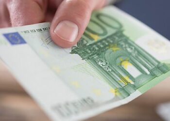 Medico dell’Ospedale di Locri visitava senza emettere le ricevute fiscali