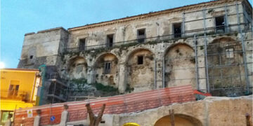 Abbattuta l’ultima casa adiacente al Castello Carafa di Cirò