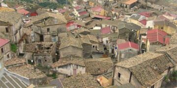 Al via la sostituzione dell’Eternit dai tetti del centro storico di Cirò