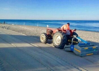 Avviati gli interventi di pulizia delle spiagge cittadine