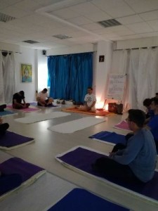 Crotone, i ragazzi della Scuola Basket a lezione al Centro Yoga1