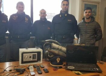 Due ladri colti sul fatto dalla Polizia di Stato, arrestati due crotonesi