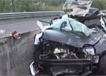 Grave incidente stradale sulla SS 280 dei Due Mari, Auto si ribalta: un morto e due feriti