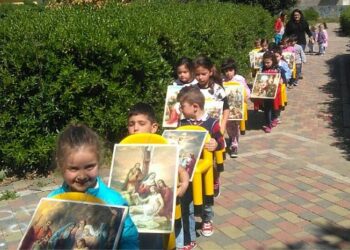 La Via Crucis dei piccoli del “Bosco Incantato” di Cirò Marina