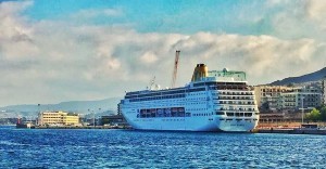 La nave NeoRiviera di Costa Crociere a Reggio Calabria