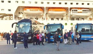 La nave NeoRiviera di Costa Crociere a Reggio Calabria1