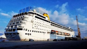 La nave NeoRiviera di Costa Crociere a Reggio Calabria2