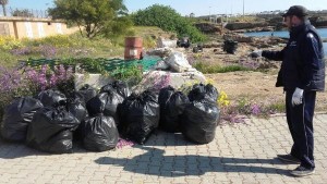 Le Associazioni ripuliscono il tratto di costa dell’Area Marina Protetta di Capo Rizzuto1