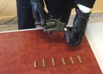 Padre e figlio minacciano giovane di Ciro’ Marina e poi aggrediscono i Carabinieri