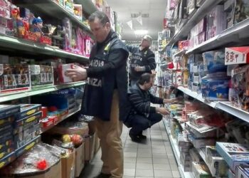 Paola, Sequestrati 118 mila cosmetici, articoli elettrici e giocattoli insicuri e pericolosi per la salute