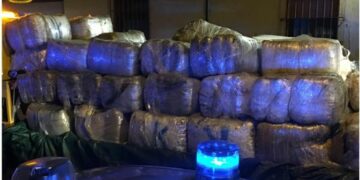 Scene da film nel Mar Ionio: inseguito gommone carico di droga fino in Grecia, 7 arresti