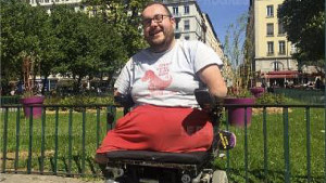 Sedia a rotelle rubata ad un disabile, la denuncia e il ritrovamento diventano social